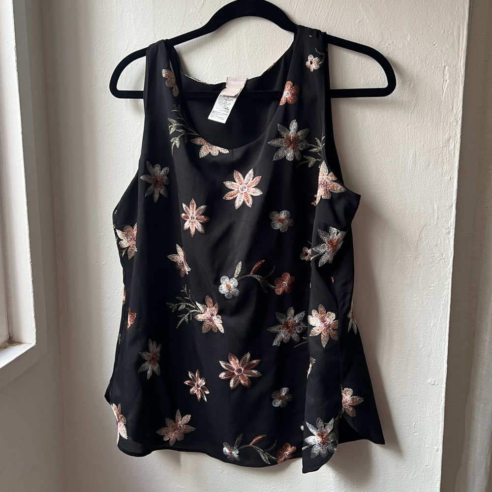 Black flower stitch sleeveless chico top